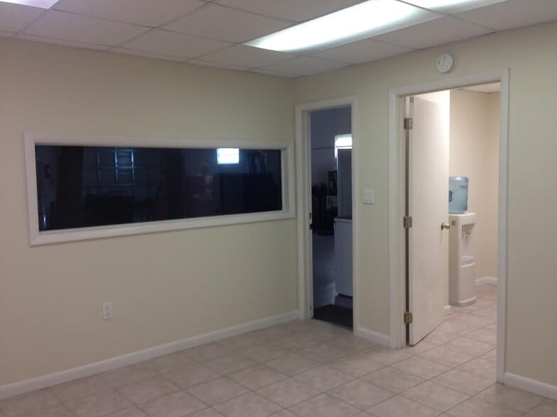 More Photos Of 5960-5992 SW 23rd St, West Park Showroom For Sale