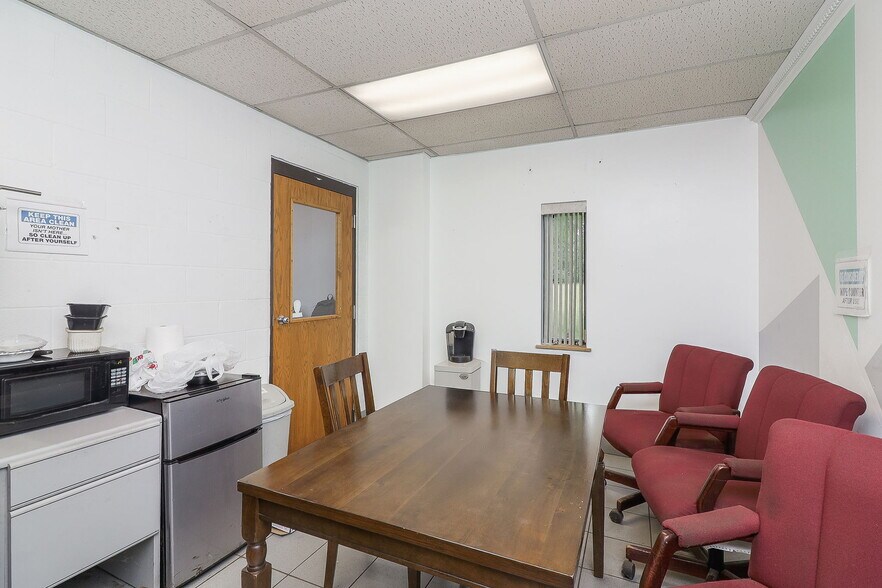 More Photos Of 17735 Chappel Ave, Lansing Industrial For Sale