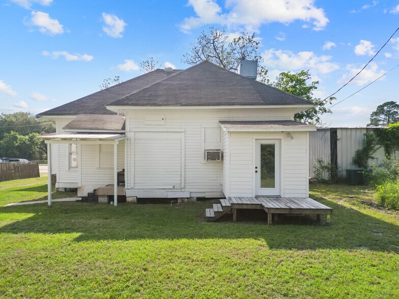 More Photos Of 327 S Robb St, Trinity Specialty For Sale