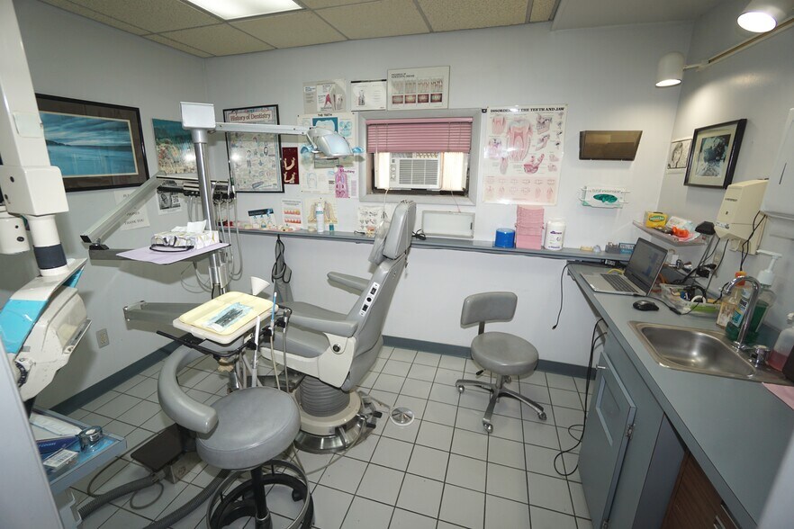 More Photos Of 924 N Wood Ave, Linden Medical For Lease