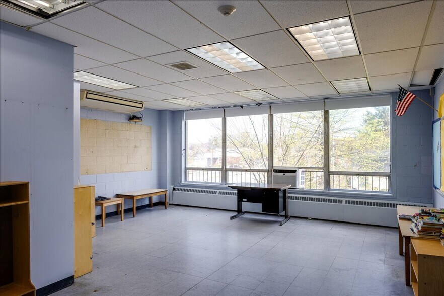 More Photos Of 16711 73rd Ave, Fresh Meadows Religious Facility For Lease
