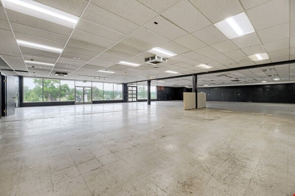 More Photos Of 9110 Ralston Rd, Arvada Showroom For Sale