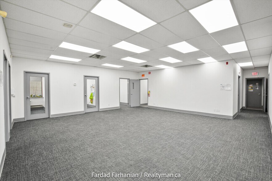 More Photos Of 42 Cardico Dr, Whitchurch-Stouffville Warehouse For Lease