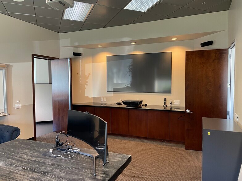 More Photos Of 84 Discovery, Irvine Office For Sale