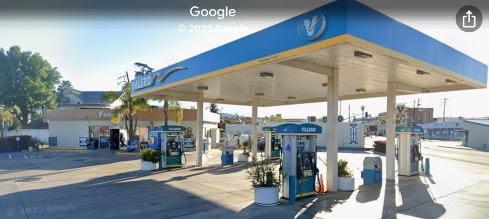 More Photos Of 244 N D St, Porterville Convenience Store For Sale