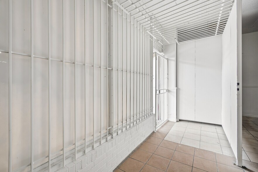 More Photos Of 4424 N Shepherd Dr, Houston Storefront For Lease