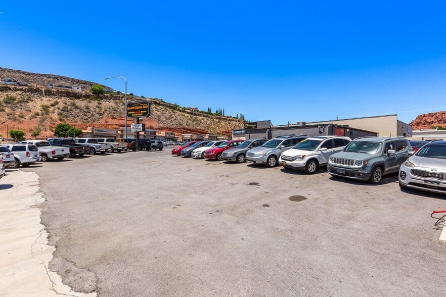 More Photos Of 222 N Bluff St, St George General Retail For Sale