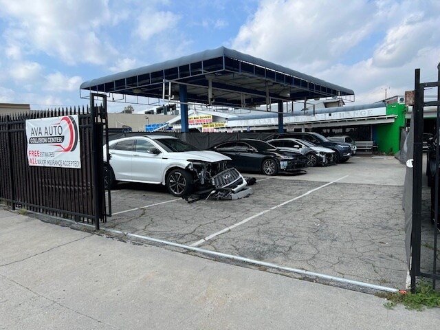 Primary Photo Of 10505 Victory Blvd, North Hollywood Auto Dealership For Lease