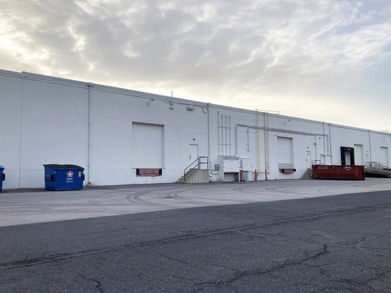 More Photos Of 631-641 Lowther Rd, Lewisberry Warehouse For Lease