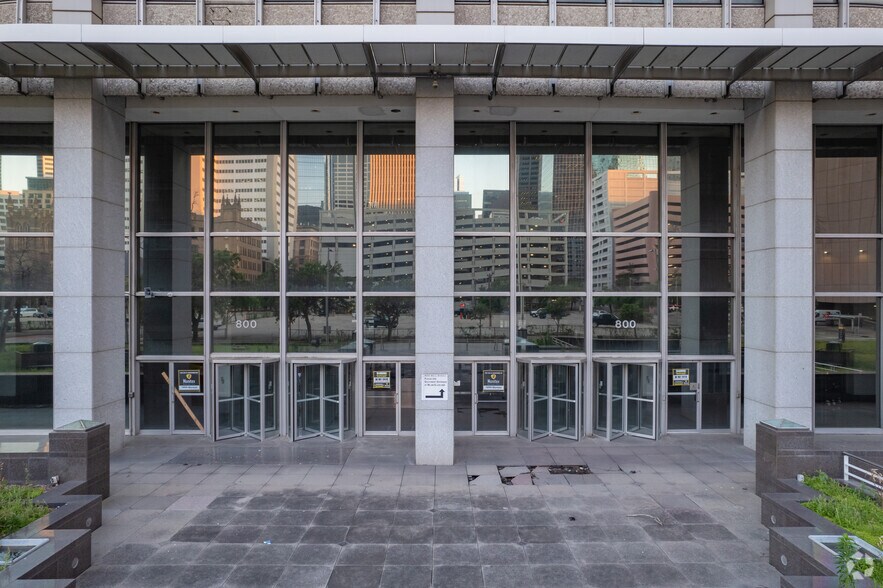 More Photos Of 800 Bell St, Houston Office For Sale