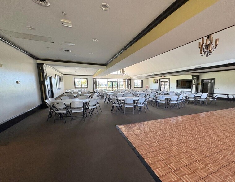 More Photos Of 500 Roscommon Dr, Springfield Golf Course Driving Range For Sale