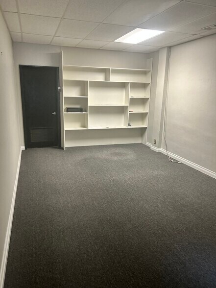 More Photos Of 2126-2130 Hollywood Blvd, Hollywood Storefront Retail Office For Lease