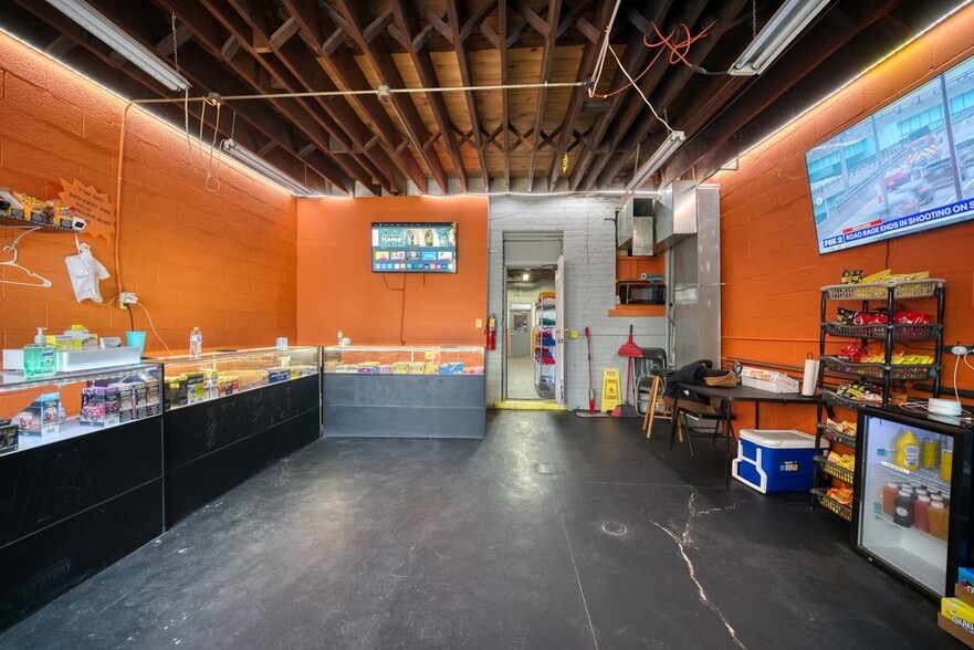 More Photos Of 10325 Cadieux Rd, Detroit Flex For Sale