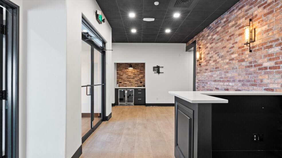 More Photos Of 5808 Bedford St, Pasco Office For Sale