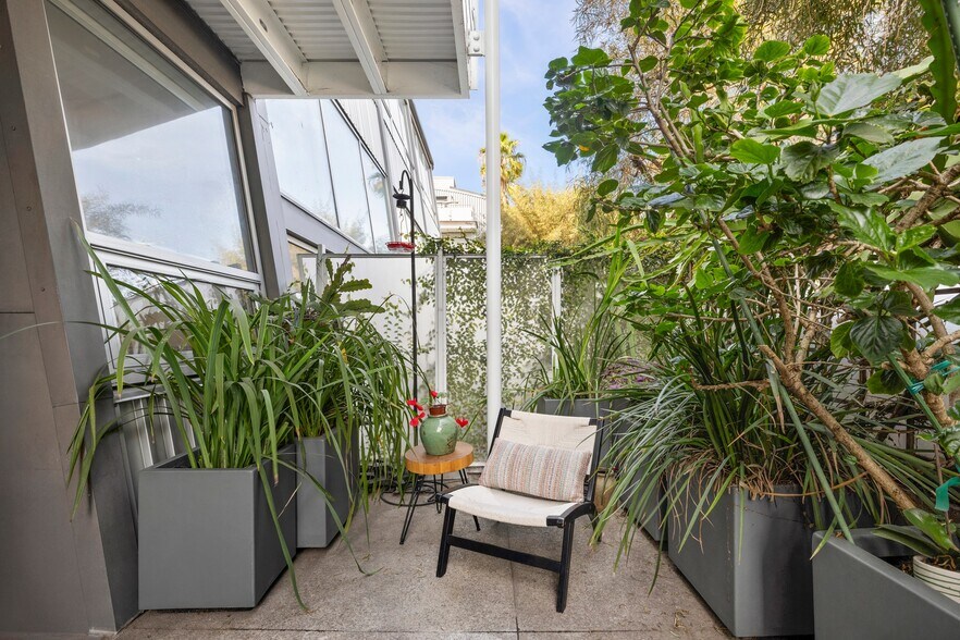 More Photos Of 615 Hampton Dr, Venice Apartments For Sale