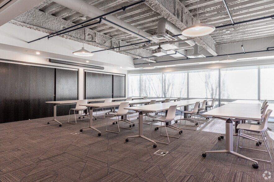 More Photos Of 100 Enterprise Dr, Rockaway Office For Lease