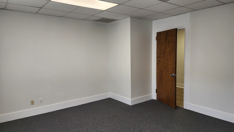 More Photos Of 14-18 Broadway, Taunton Storefront Retail Office For Lease