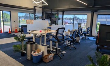 More Photos Of 1401 Commerce Pky, Bloomington Flex For Lease