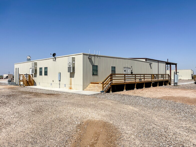 More Photos Of 906 S Highway 285, Pecos Warehouse For Sale