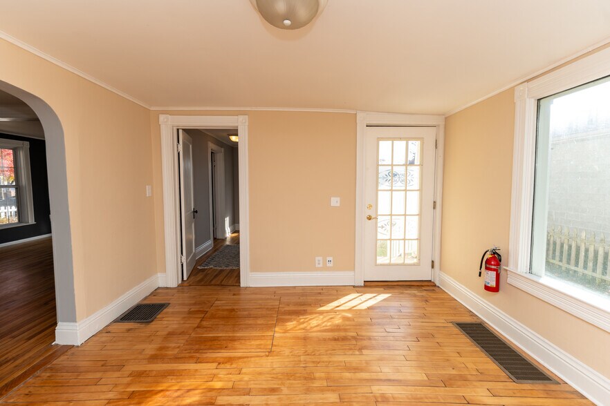 More Photos Of 218 S Washington St, Mt Pleasant Office For Sale