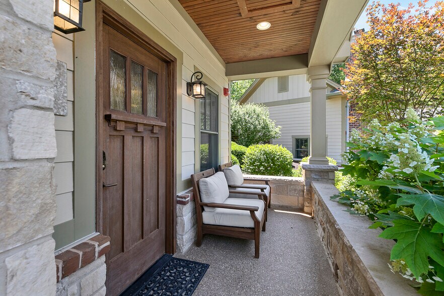 More Photos Of 3500 Saint Albans Rd, Saint Albans Hotel For Sale