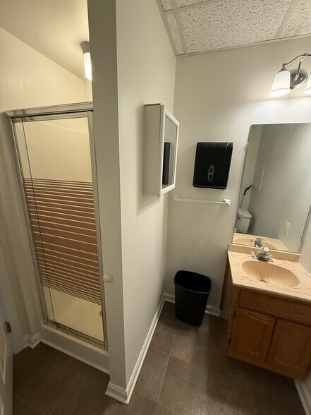 More Photos Of 8 Irongate Dr, Waldorf Warehouse For Lease