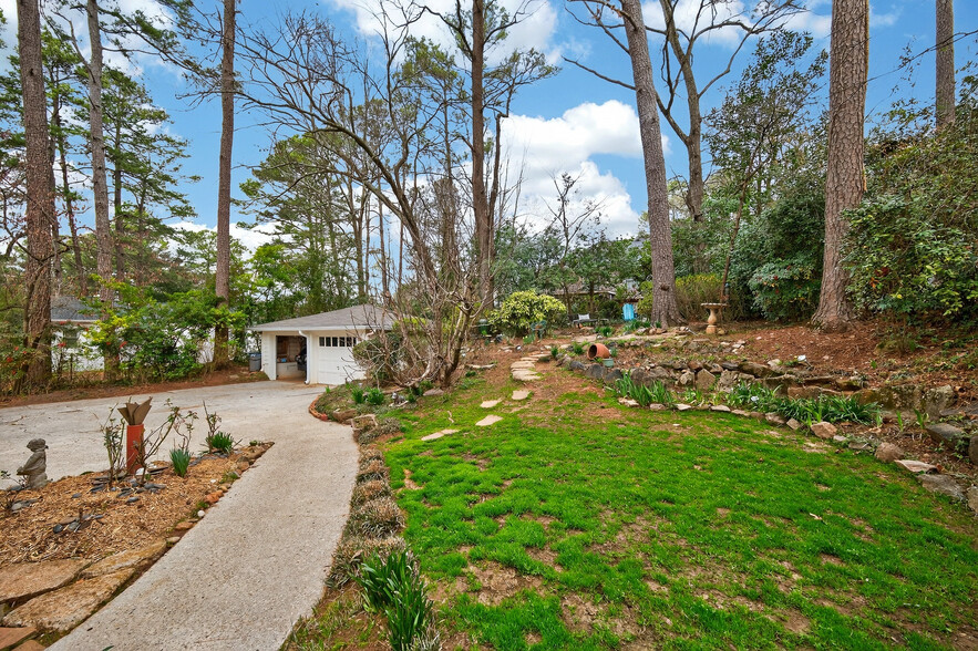 More Photos Of 827 Pinetree Dr, Decatur Apartments For Sale