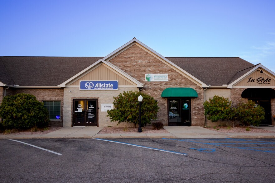 More Photos Of 806 Hogsback Rd, Mason Office For Lease