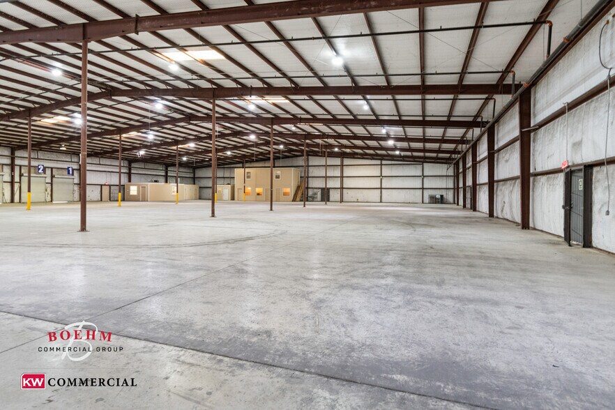 More Photos Of 100 Lupita Cir, Del Rio Distribution For Sale