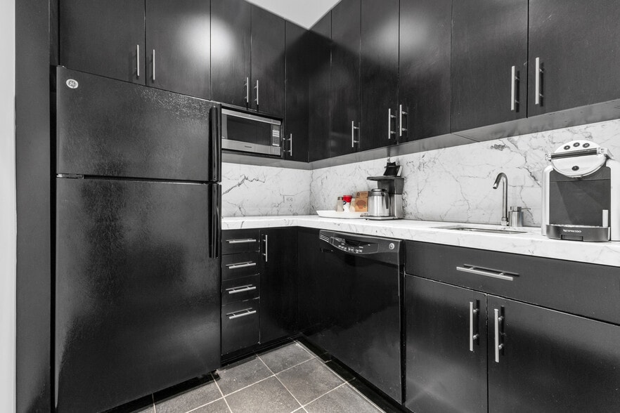 More Photos Of 520 W 27th St, New York Loft Creative Space For Sale