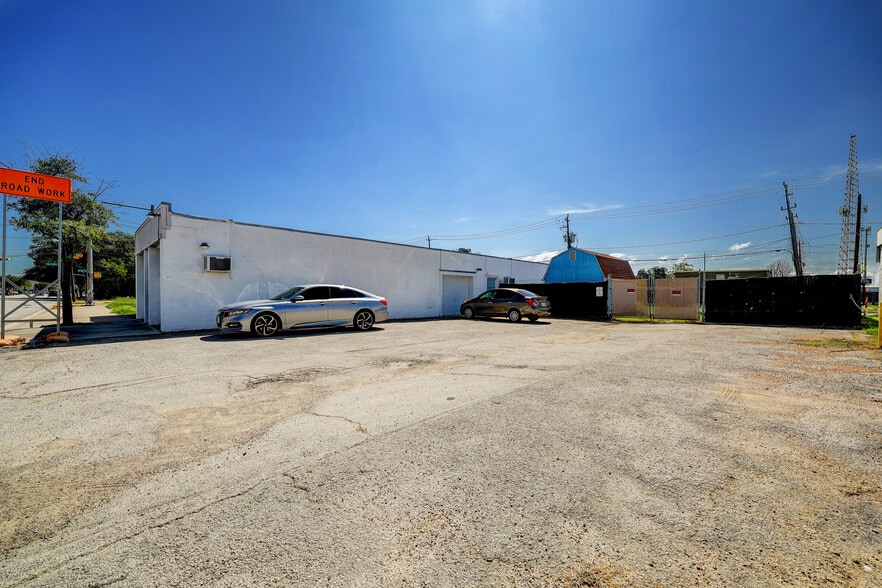 More Photos Of 905 W Main St, La Porte Warehouse For Sale