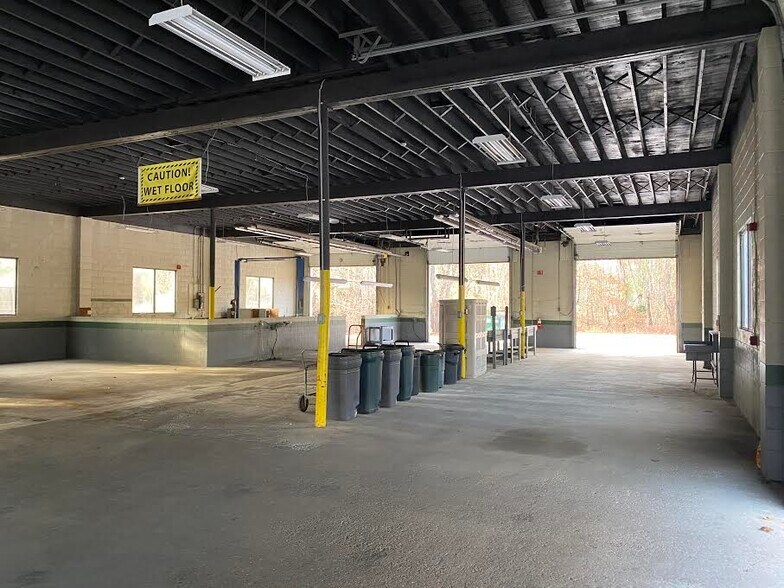 More Photos Of 34 Lafayette Rd, North Hampton Freestanding For Lease