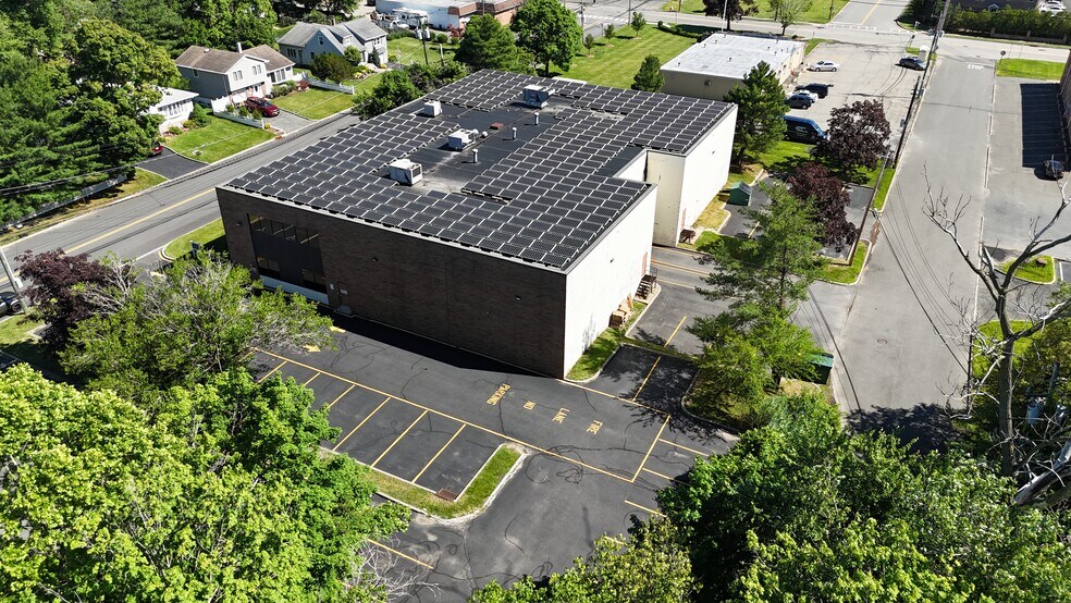 More Photos Of 190 Veterans Dr, Northvale Distribution For Sale