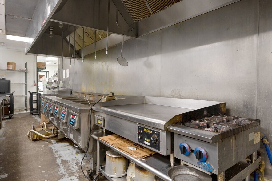 More Photos Of 1296 N Ferdon Blvd, Crestview Restaurant For Sale