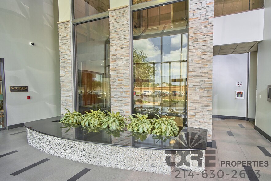 More Photos Of 669 Airport Fwy, Hurst Office For Lease