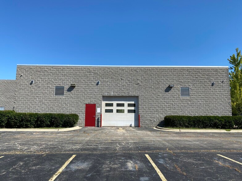 More Photos Of 855 E Grand Ave, Lake Villa Auto Dealership For Lease