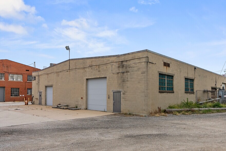 More Photos Of 4700B W Mitchell St, Milwaukee Unknown For Lease