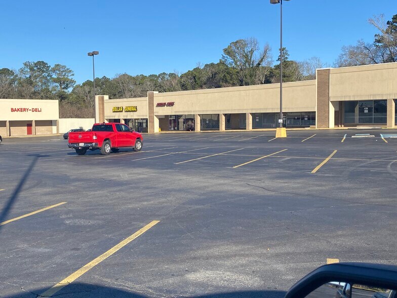 More Photos Of 311 N Main St, LaFayette Unknown For Lease