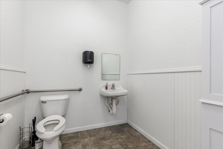 More Photos Of 2231 W Highway 44, Inverness Medical For Sale