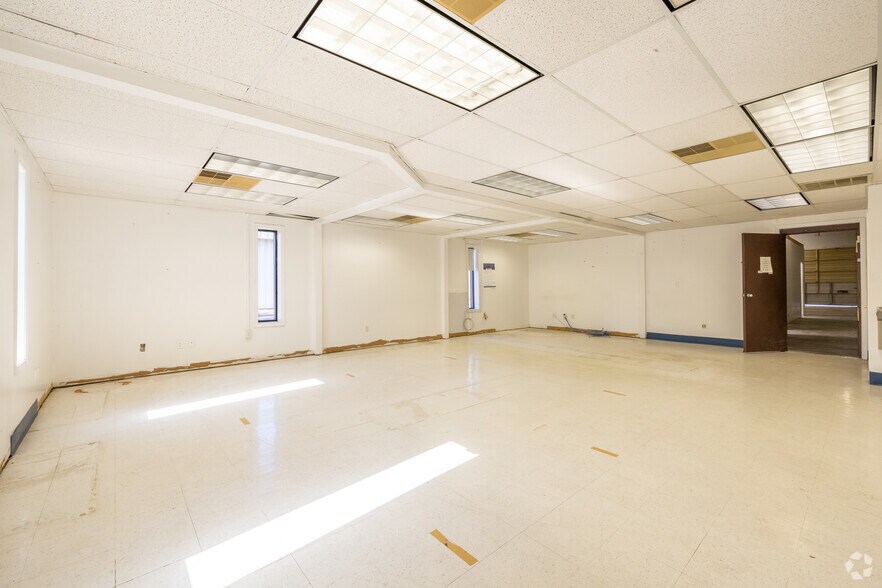 More Photos Of 745 Bluecrab Rd, Newport News Research And Development For Lease