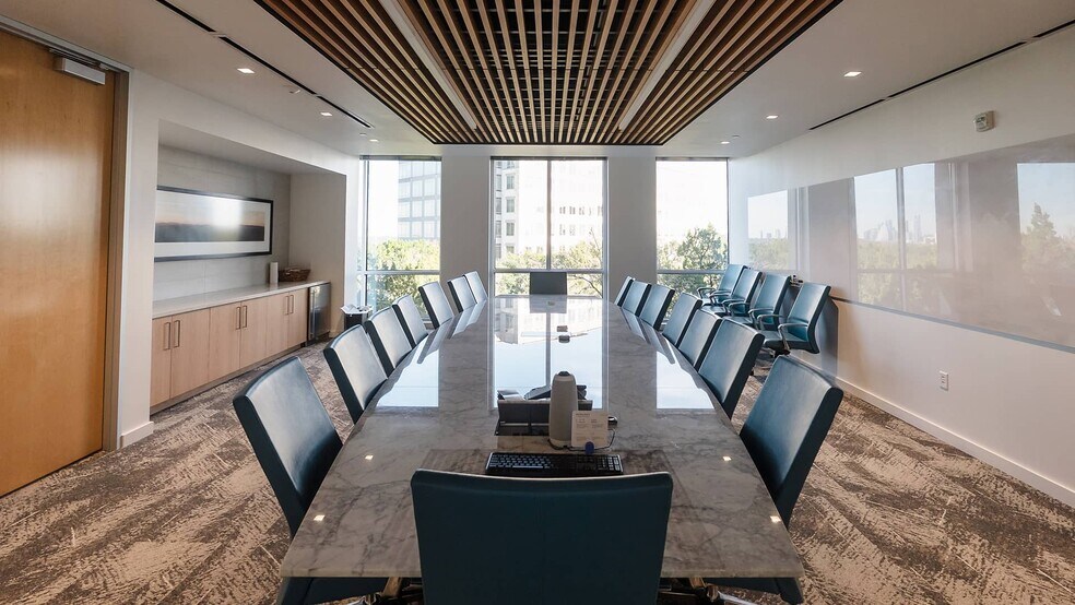 More Photos Of 2700 Via Fortuna Drive, Austin Office For Lease