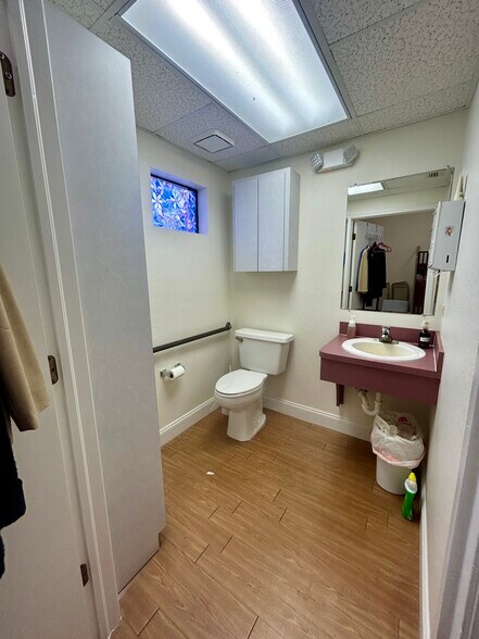More Photos Of 5939 Virginia, New Port Richey Medical For Sale