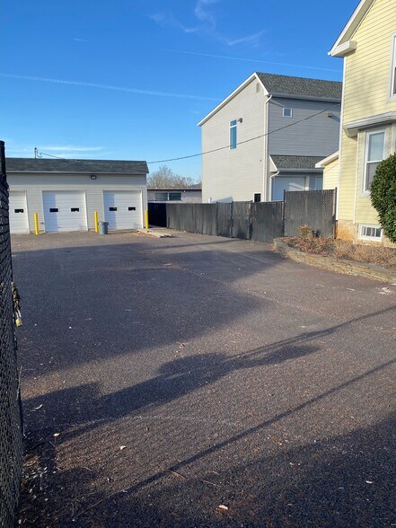 More Photos Of 134 Cockeysville, Cockeysville Warehouse For Lease