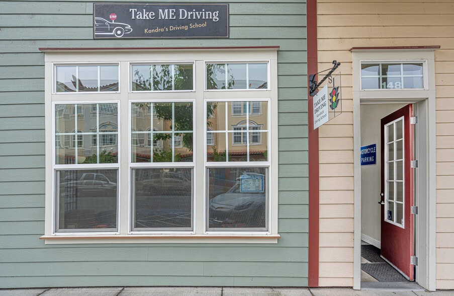 More Photos Of 148 Johnson St, Windsor General Retail For Sale