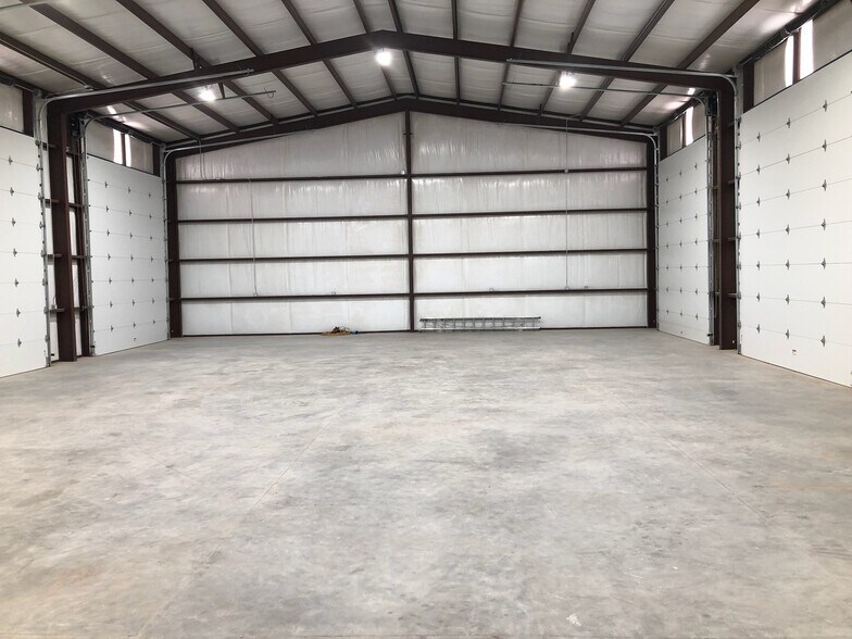 More Photos Of 4424 W 8th St, Odessa Industrial For Lease