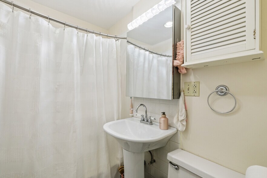 More Photos Of 1271 7th St W, Saint Paul Apartments For Sale