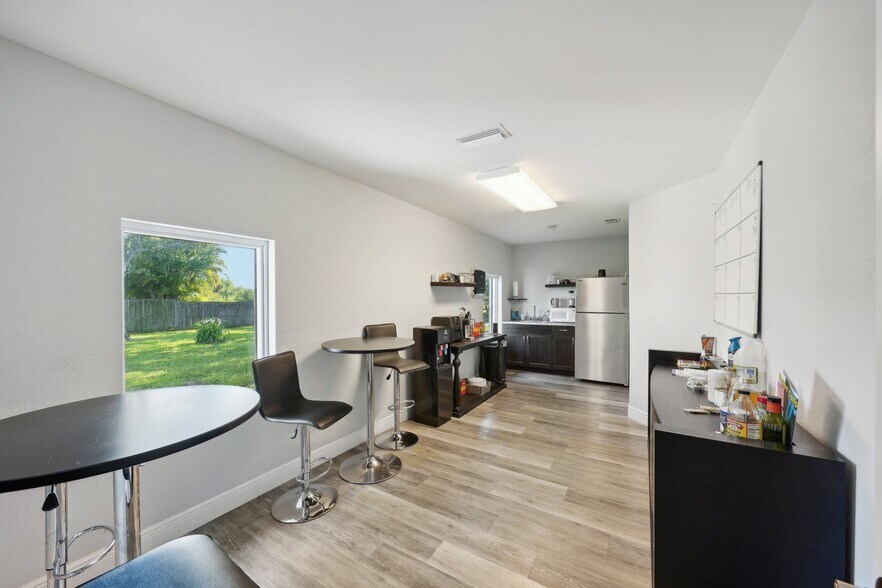 More Photos Of 3209 30th Ave S, Saint Petersburg Office For Sale