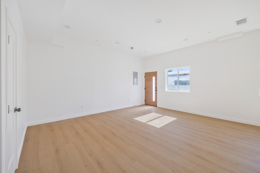 More Photos Of 10905 Dalerose Ave, Inglewood Multifamily For Sale