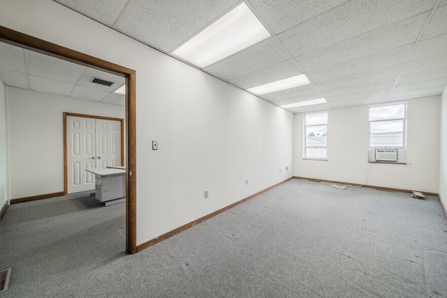 More Photos Of 405 Battleground Ave, Greensboro Office For Lease