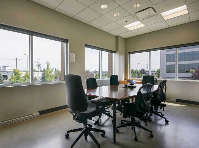More Photos Of 2255 Boul Fernand-Lafontaine, Longueuil Office For Lease